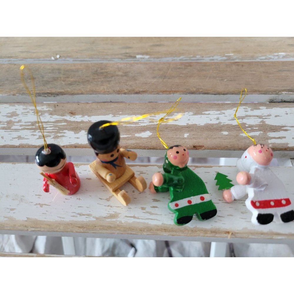 Wooden mini snowman sled people red green set Xmas tree